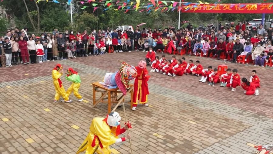 下石金狮表演现场